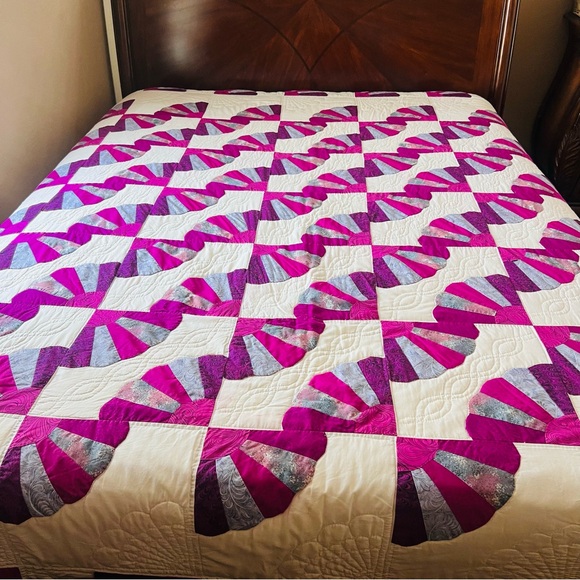 Vintage From 1970’s  Handmade King  Fan Quilt – 105” x 100” - Picture 3 of 14